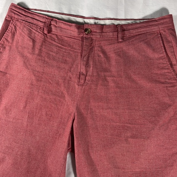 Old Navy mens weathered rose red Ultimate Slim flat front 10" shorts - size 40 - Picture 1 of 10